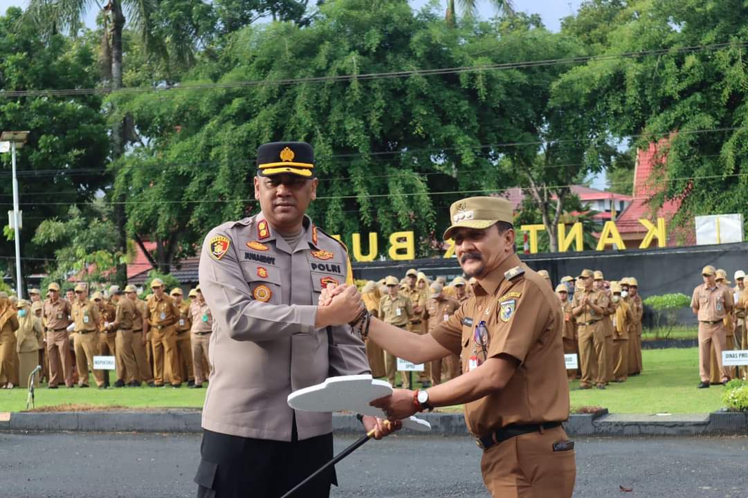 Serah Terima Pinjam Pakai Mobil Bus Pemkab Tanah Laut untuk Pengamanan Pemilu Tahun 2024