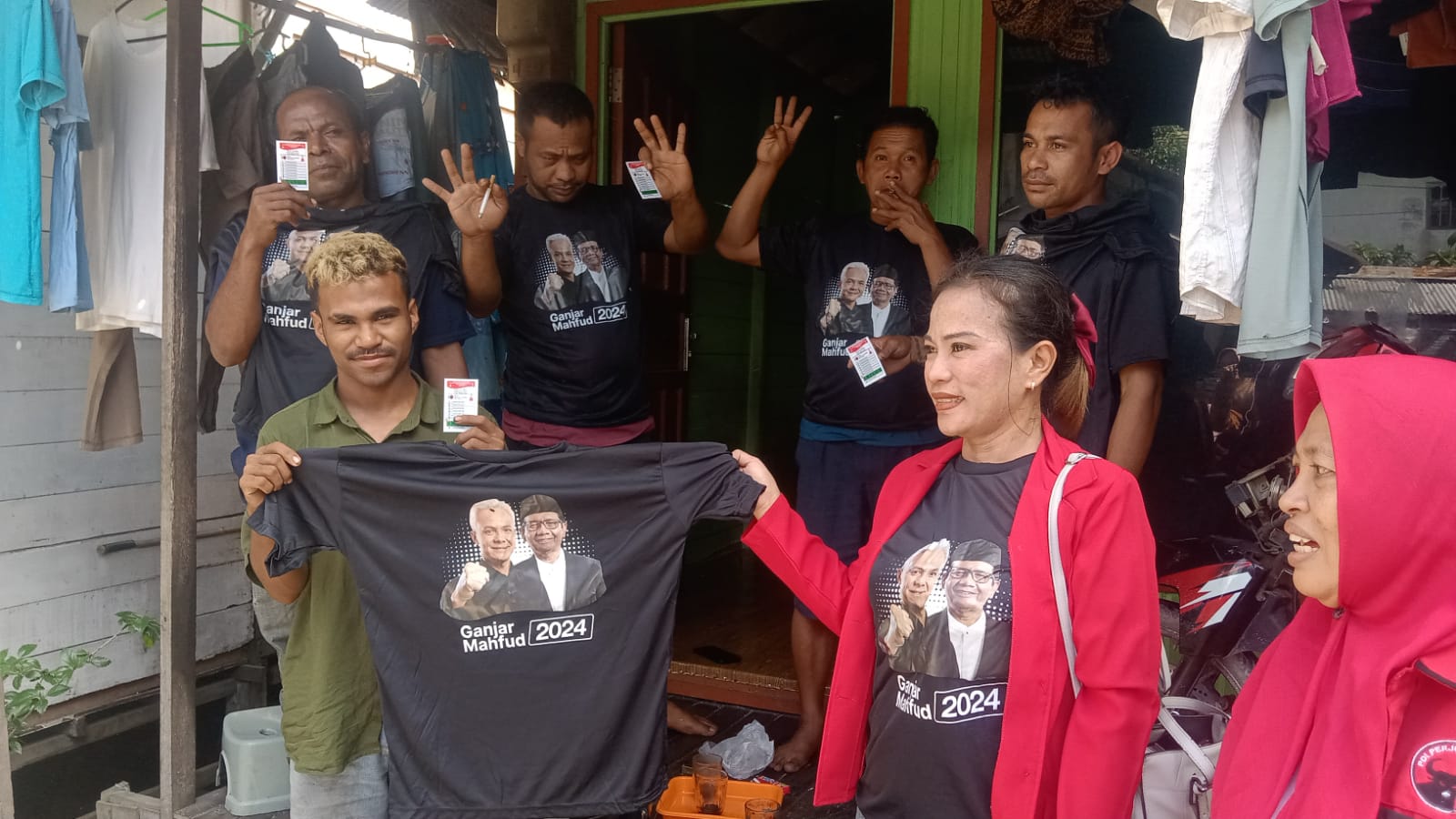 Caleg PDIP kota Banjarmasin Barat Nomor Urut 8 Rista Cold Tina Siagian Amd Diserbu Warga Saat Sosialisasi