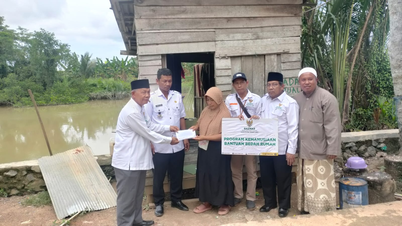 BAZNAS Tala Kunjungi Warga Yang Tinggal di Rumah Tidak Layak Huni Dikintap